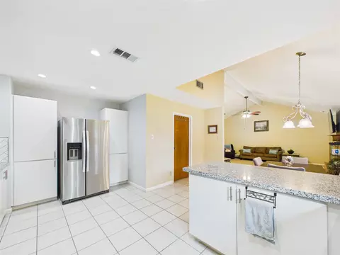 Kitchen - 3919 Sandlehurst Dr, Pasadena, TX 77504 photo 5 of 5