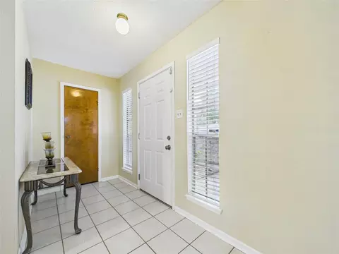 Entry Way - 3919 Sandlehurst Dr, Pasadena, TX 77504 photo 3 of 4