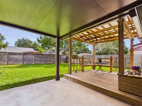 Exterior - 3919 Sandlehurst Dr, Pasadena, TX 77504 photo 6 of 13