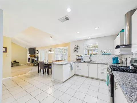 Kitchen - 3919 Sandlehurst Dr, Pasadena, TX 77504 photo 4 of 5