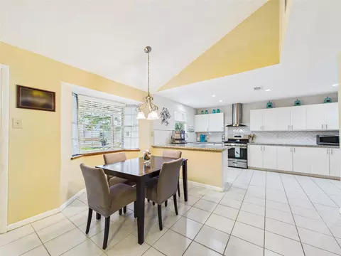 Dining - 3919 Sandlehurst Dr, Pasadena, TX 77504 photo 2 of 4