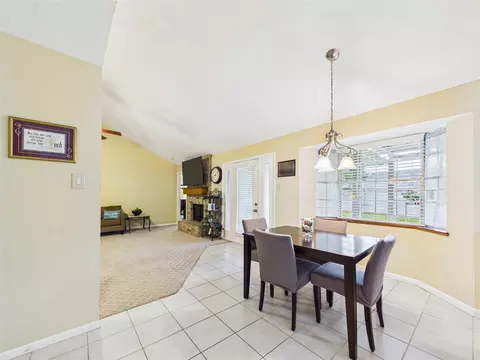 Dining - 3919 Sandlehurst Dr, Pasadena, TX 77504 photo 3 of 4