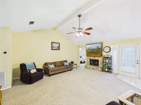 Living - 3919 Sandlehurst Dr, Pasadena, TX 77504 photo 3 of 4