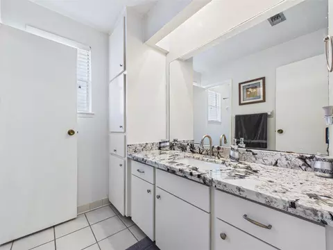 Bath - 3919 Sandlehurst Dr, Pasadena, TX 77504 photo 3 of 4