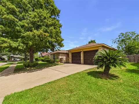 Exterior - 3919 Sandlehurst Dr, Pasadena, TX 77504 photo 4 of 13