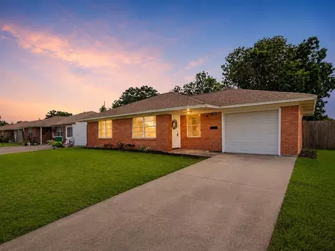 2102 Blueberry Ln, Pasadena, TX 77502