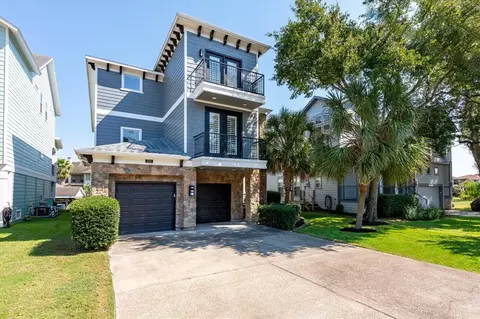 211 Valmar St, Kemah, TX 77565