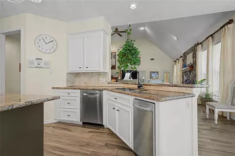 Kitchen - 8988 County Line Rd, Willis, TX 77378 photo 1 of 2