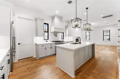 517 E 4th St, Houston, TX 77007