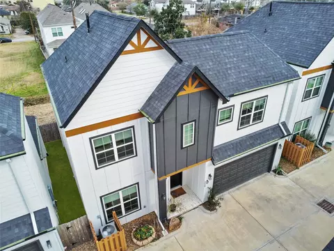 303 Blueberry St #B, Houston, TX 77018