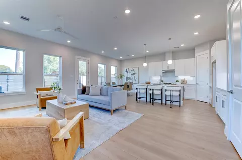 5128 Rosslyn Rd, Houston, TX 77018