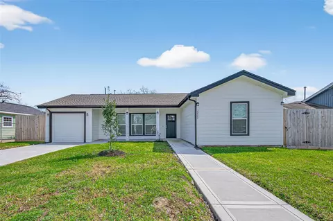 2202 Alabama St, Baytown, TX 77520