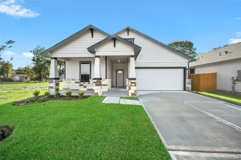 611 Burkett St, Dayton, TX 77535