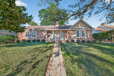 6038 Greenmont Dr, Houston, TX 77092