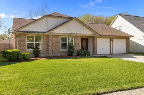 2785 Pinewood Dr, League City, TX 77573