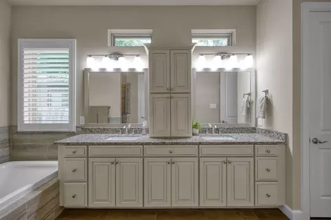 Bath - 269 Trillium Park Loop, Conroe, TX 77304 photo 3 of 4