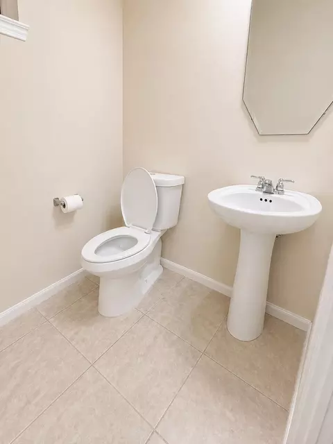 Bath - 1608 Grable Cove Ln, Spring, TX 77379 photo 1 of 4