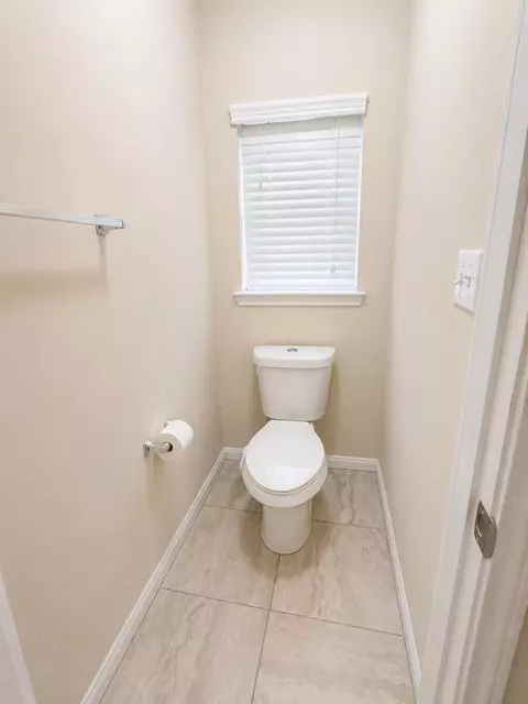 Bath - 1608 Grable Cove Ln, Spring, TX 77379 photo 3 of 4