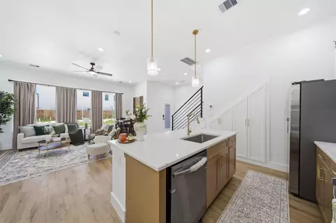 8902 Knoll Leaf Dr, Houston, TX 77080