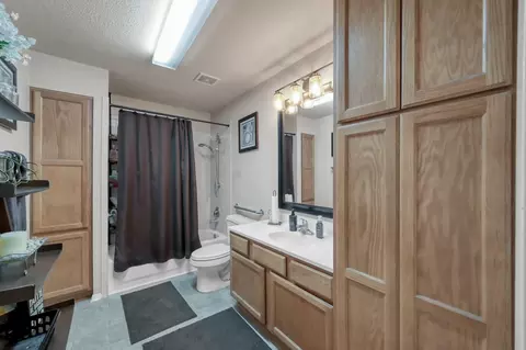 Bath - 805 Webb St, Conroe, TX 77301 photo 1 of 1