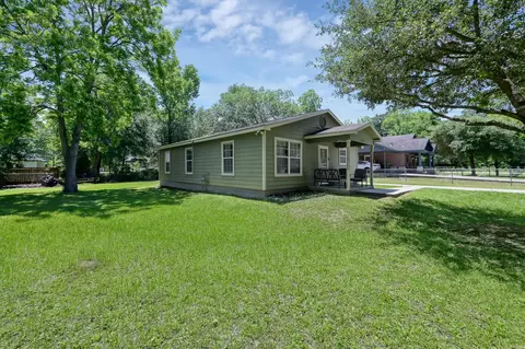 Exterior - 805 Webb St, Conroe, TX 77301 photo 1 of 4