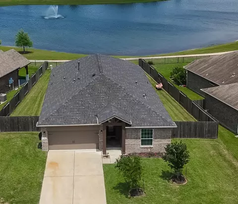 4519 Crescent Lake Cir, Baytown, TX 77521
