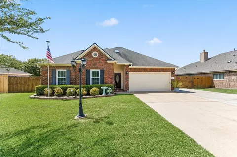18 Prairie Knoll Dr, Santa Fe, TX 77510