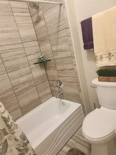 Bath - 4503 Carmel River Ln, Spring, TX 77388 photo 2 of 7