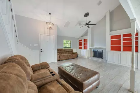 Living - 827 Vine St, Bryan, TX 77802 photo 1 of 3