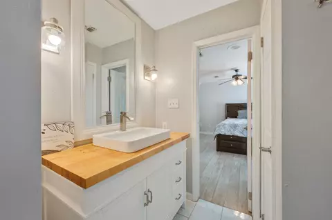 Bath - 827 Vine St, Bryan, TX 77802 photo 2 of 2