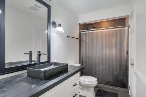 Bath - 827 Vine St, Bryan, TX 77802 photo 1 of 2