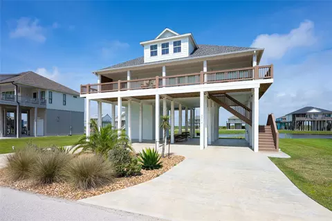 3717 Biscayne Beach Rd, Crystal Beach, TX 77650