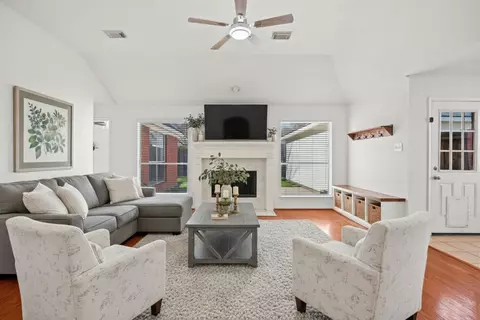 6314 Castle Lane Dr, Houston, TX 77066