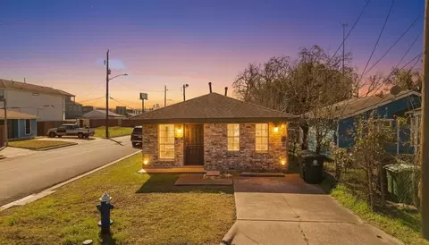1430 E 32nd 12 St, Houston, TX 77022