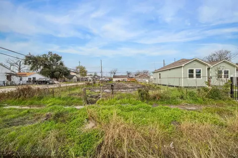 248 Hoffman St, Houston, TX 77020