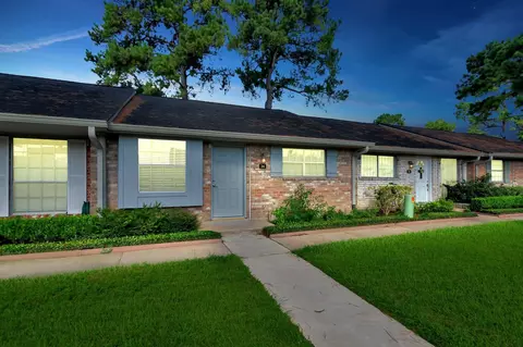 34 Tri Oaks Ln #34, Houston, TX 77043