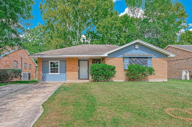 14427 Campden Hill Rd, Houston, TX 77045