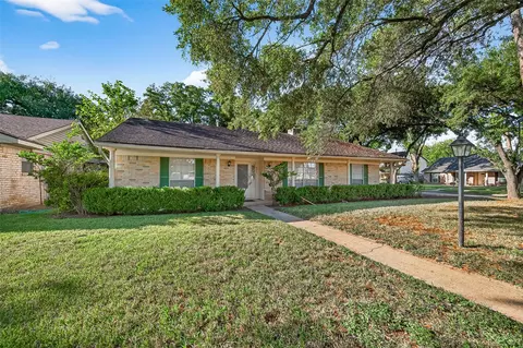 9602 S Petersham Dr, Houston, TX 77031