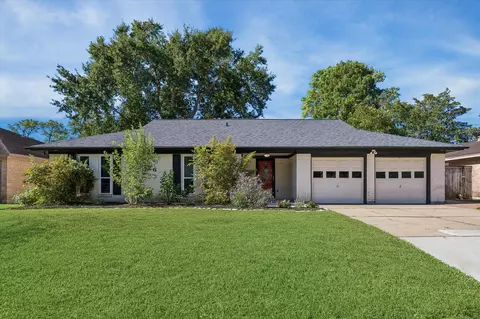 15726 Blackhawk Blvd, Friendswood, TX 77546