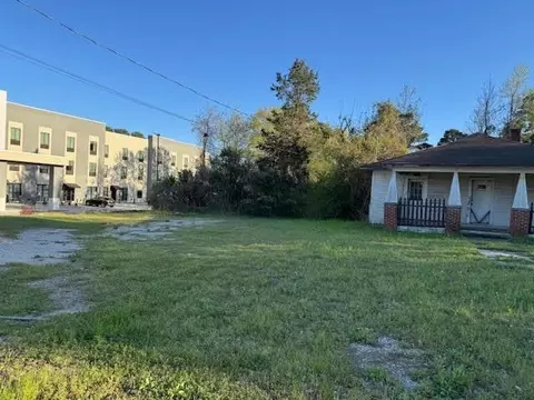 3117 3115 3107 Montgomery Rd, Huntsville, TX 77340