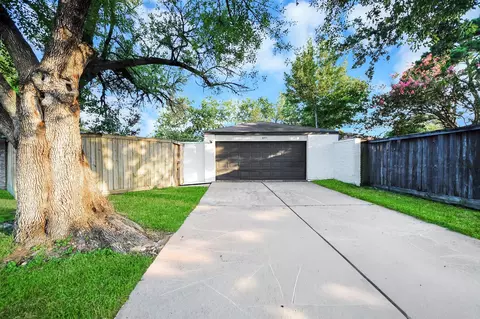 10915 Berry Tree Dr, Houston, TX 77064