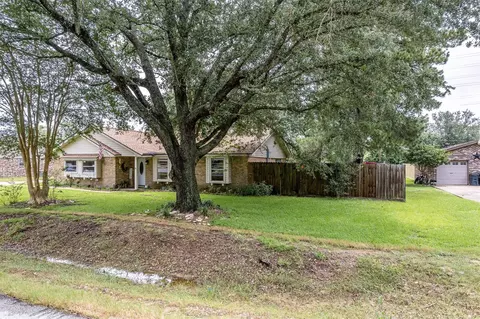 5814 Russell Ln, Baytown, TX 77521