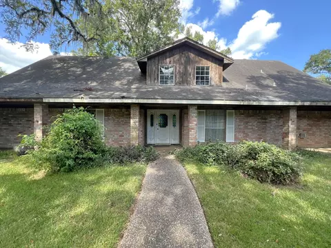 2323 Olympia Dr, West Columbia, TX 77486