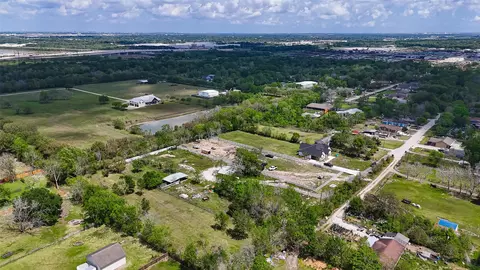 6525 Lesiker Rd, Brookside, TX 77581
