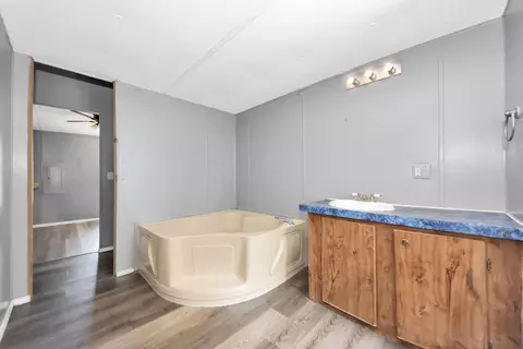 Bath - 14009 Rustic Ln, Conroe, TX 77306 photo 4 of 5