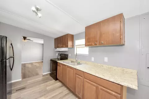 Kitchen - 14009 Rustic Ln, Conroe, TX 77306 photo 4 of 4