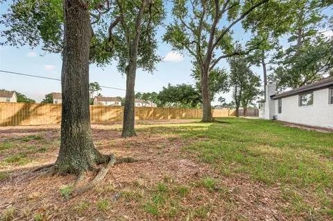 Exterior - 23802 Spring Towne Dr, Spring, TX 77373 photo 6 of 7