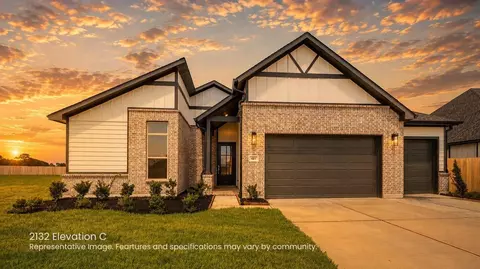483 Hunters Crossing Dr, Sealy, TX 77474
