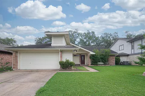 3219 The Highlands Dr, Sugar Land, TX 77478