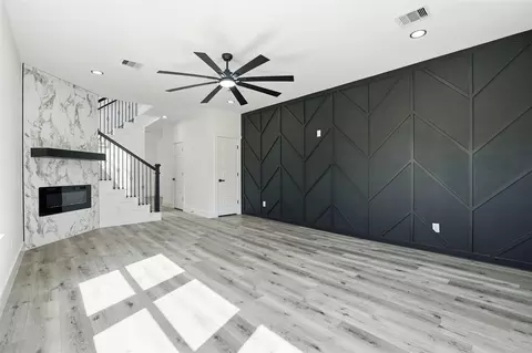 116 S 3rd St, La Porte, TX 77571
